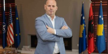 “Lideri i ri i PDK-së do ta ketë për detyrë ta rikthejë Lladrovcin” – Hoxha pas dorëheqjes së Krasniqit