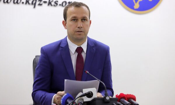 S’votuan as gjysma e të regjistruarve – Elezi: Nesër fillon numërimi i fletëvotimeve nga diaspora për balotazhin