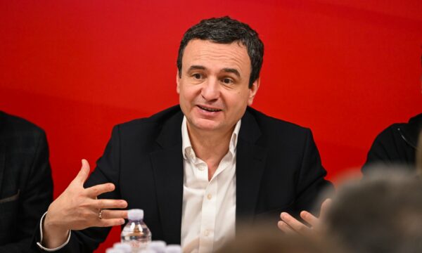 Kurti i çon te Bulliqi drejtuesit e qendrave të partisë, VV flet per “fitore të pastra” thotë se opozita u “sinkronizua”