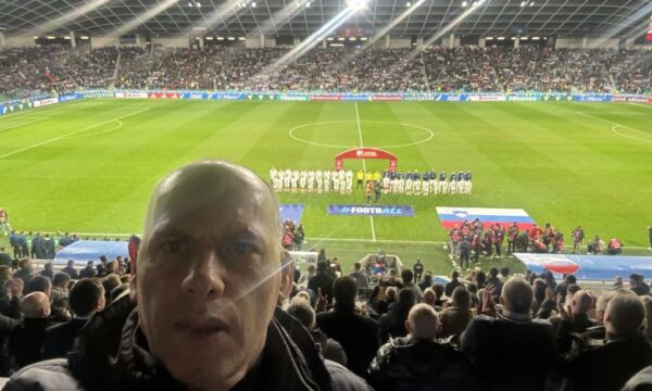 Lladrovci e ndjek ndeshjen Slloveni-Kosovë: Fitorja qoftë fjala jonë nga kjo përballje