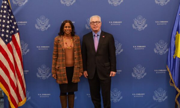 Prattipati pret në ambasadë Harry Bajraktarin, e vlerëson angazhimin e tij për partneritetin Kosovë-SHBA