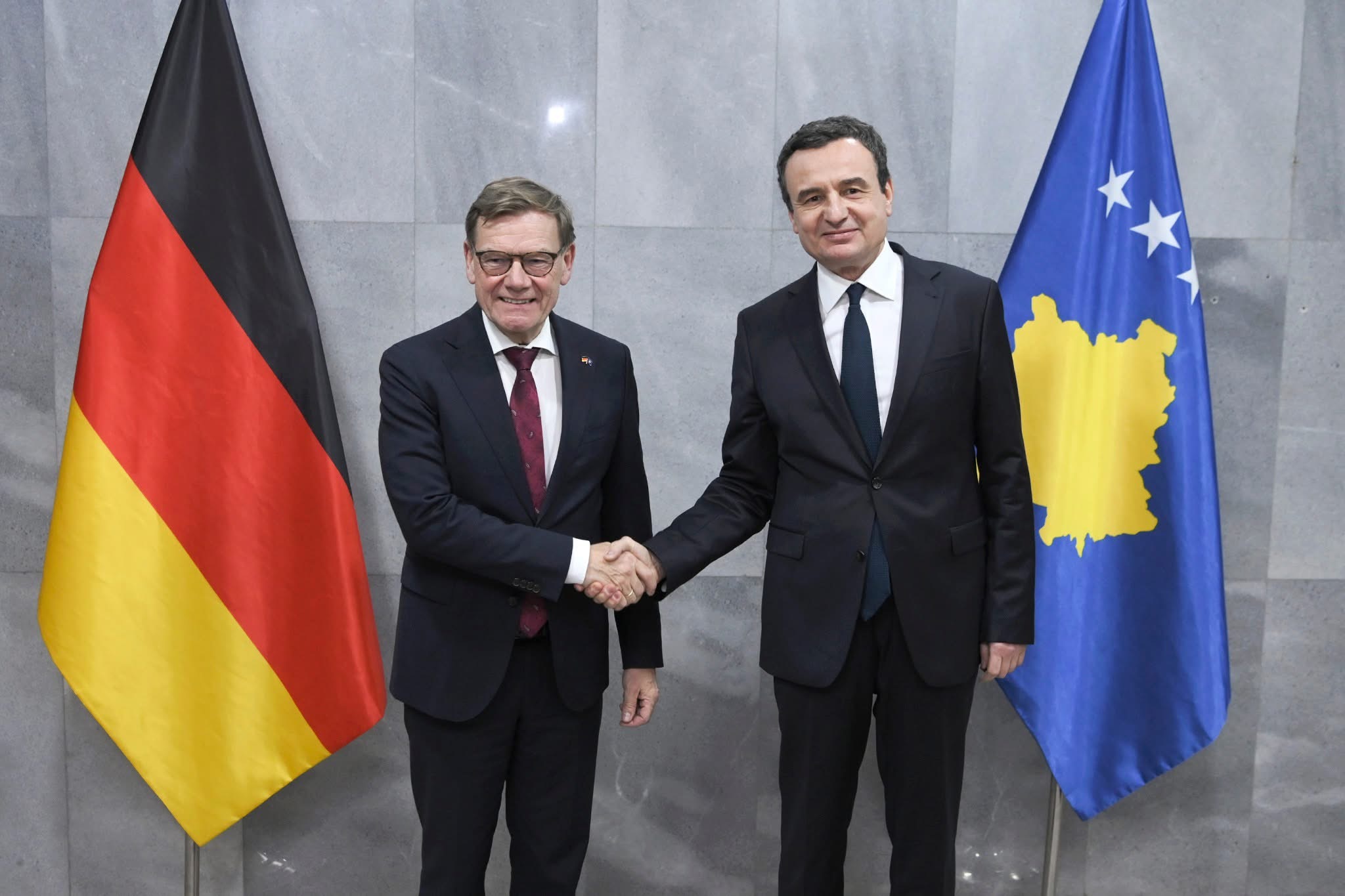 Kurti-Kryediplomatit të Gjermanisë: Kosova e meriton statusin e vendit kandidat në BE, KE ta dorëzojë sa më parë pyetësorin