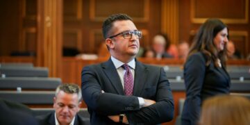 Mustafa i ashpër me Kurtin: Gjuhë denigruese e ofenduese