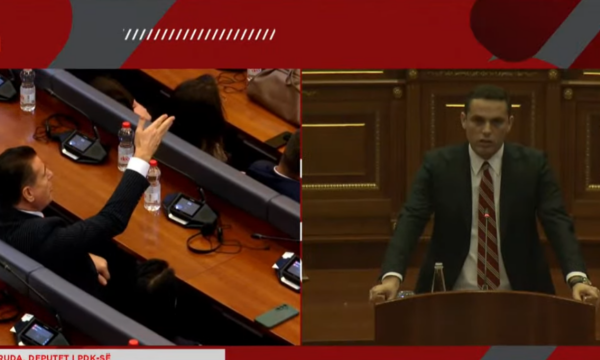 Gruda i vetmi nga PDK në sallë, pengohet nga Agim Bahtiri: Mos u ngut se njo jom…