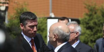 “Më mirë shkoj vet në Speciale, sesa me i çu shokët” – Isa Mustafa e zbulon se çka i kishte thënë Kadri Veseli