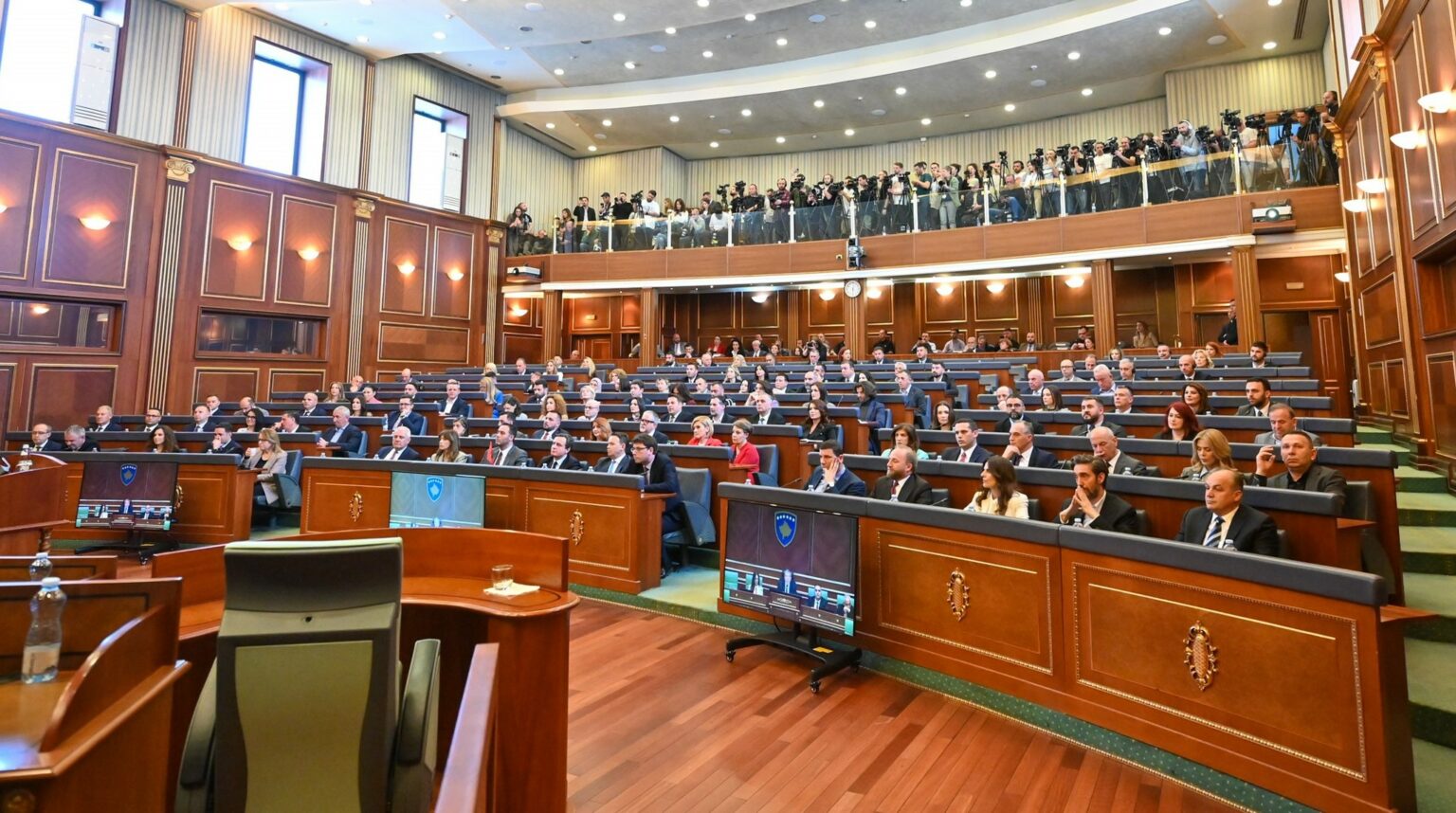 Dy milionë euro paga për një Kuvend pa asnjë vendim