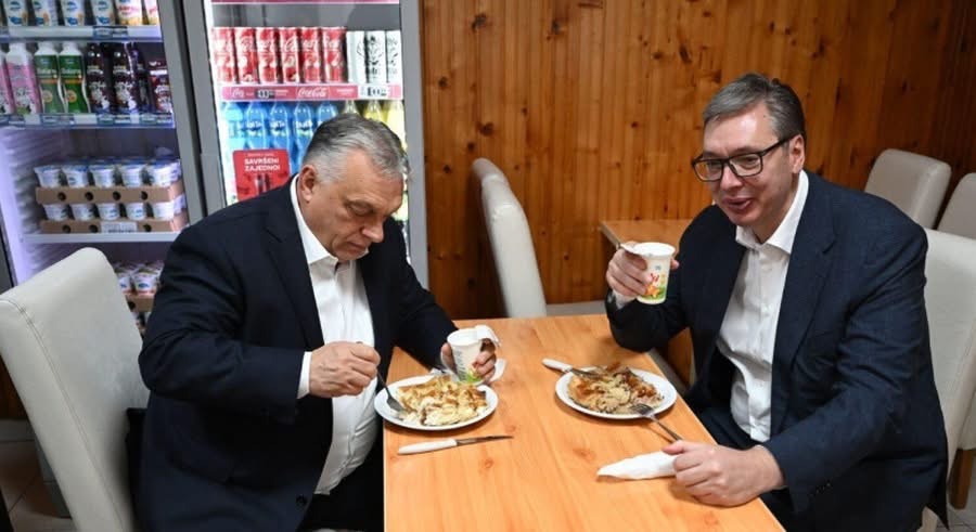 Orban tenton të shpëtojë Serbinë, Vuçiq e takon në Suboticë
