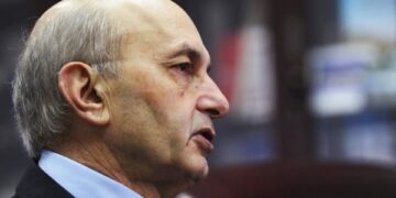 “Anim i pacipë politik” – Mustafa kritikon Osmanin për datën e zgjedhjeve: Votuesit më 28 dhjetor do ta ndëshkojnë ose shpërblejnë vetveten