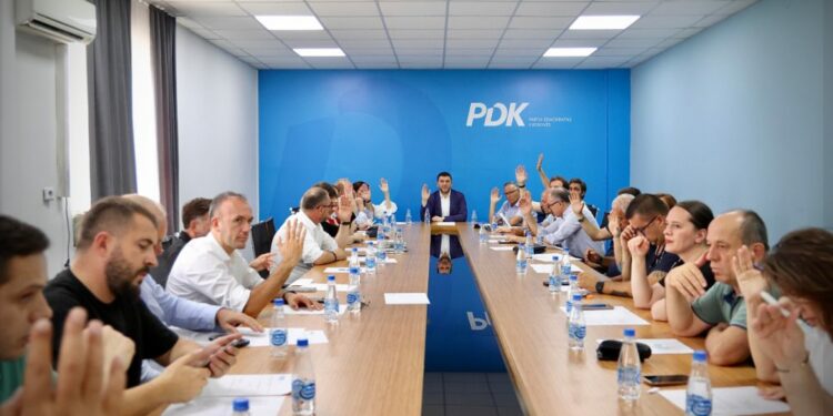 PDK-ja i përgjigjet Hoxhajt: Me statut të partisë, konventa duhet të mbahet brenda 5 ditësh, mirëpresim garën e brendshme