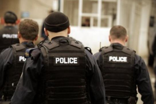 Zbulohen uniforma ushtarake serbe dhe predha në veri të vendit