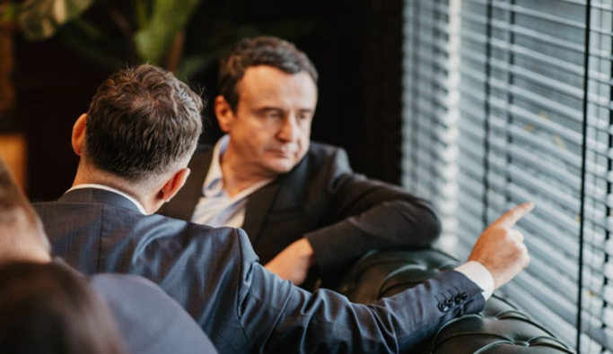 “Aty ku jemi ca më larg, po punojmë shumë më shumë”: A po e pranon Kurti së nuk e ka punën mirë në Mitrovicë?