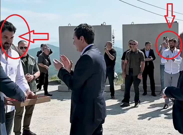 Avdullah Seferi (majtas), Kujtim Seferi (djathtas)