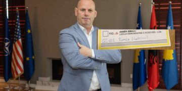 Qytetari në Gjilan vendos Ramiz Lladrovcin në fletëvotim