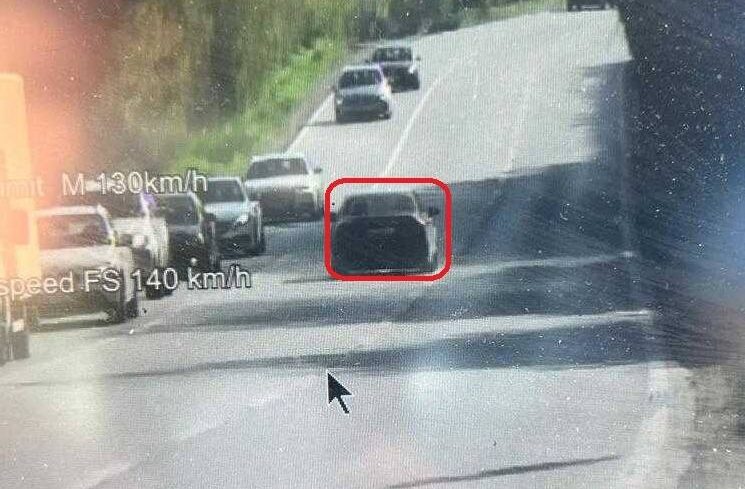Tejkaluan shpejtësinë e lejuar, policia gjobit tre shoferë 1300 euro, ua merr edhe lejet