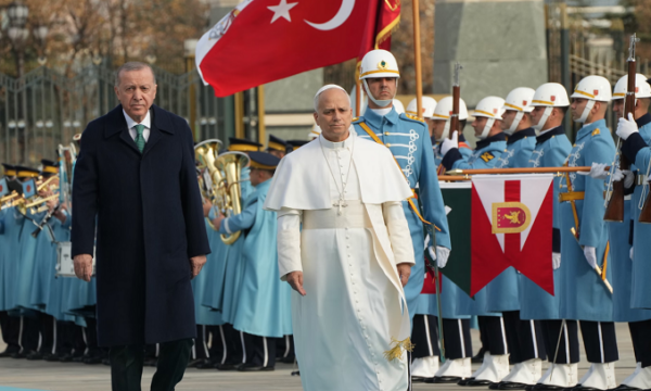 Papa Leo mbërrin në Turqi, pritet nga Erdogan