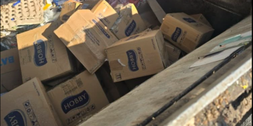 Dogana asgjëson qindra pako me shamponin e njohur si treg, ishte i falsifikuar