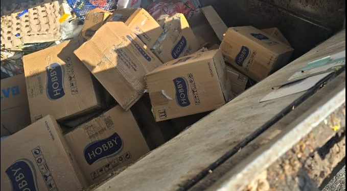 Dogana asgjëson qindra pako me shamponin e njohur si treg, ishte i falsifikuar