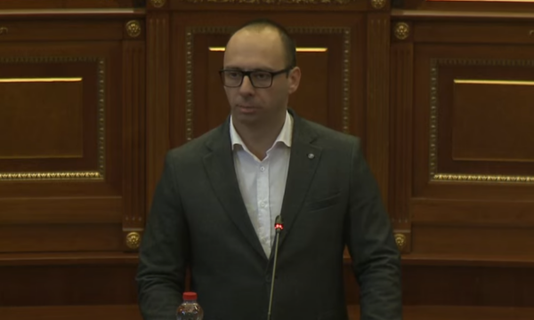 Simiq: Keni krijuar diktaturë, Lista Srpska s’do të votojë për atë që ka përgatitur Albin Kurti