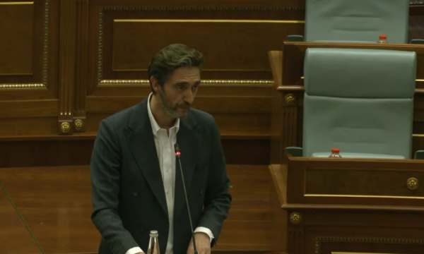 Uran Ismaili: Kurti e ka marrë peng Konjufcën, as vetë s’e beson që mund të jetë kryeministër