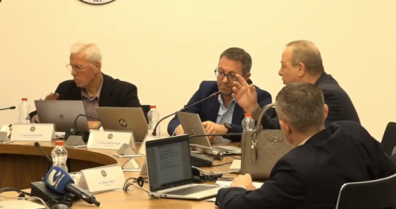 Debate në KQZ për buxhetin: VV-ja nuk interesohet për integritetin e votimit, kërkon që diasporës të mos iu dërgohen fletëvotimet me postë