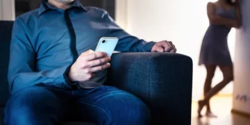 “Fruti i ndaluar është më i ëmbël”: Pse na emocionon më shumë pikërisht ajo që “nuk duhet”