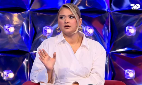 Neda Balluku i jep fund martesës 10 vjeçare