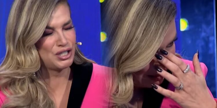 Leonora Jakupi shpërthen në lot gjatë diskutimit për fëmijët: Historia ime është shumë e rëndë