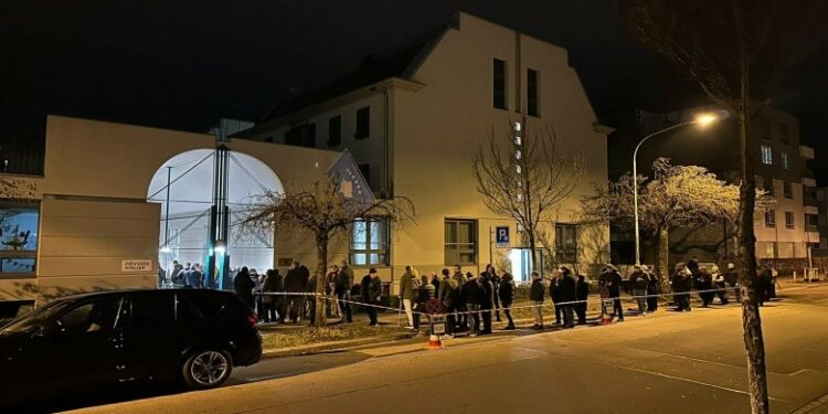 Procesi zgjedhor nis jashtë vendit, po voton diaspora (Pamje)