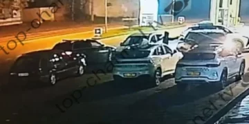 Pamje shqetësuese të vrasjes së biznesmenit në Elbasan – i afrohet te xhami i ‘Range’it’, e ekzekuton dhe largohet i qetë