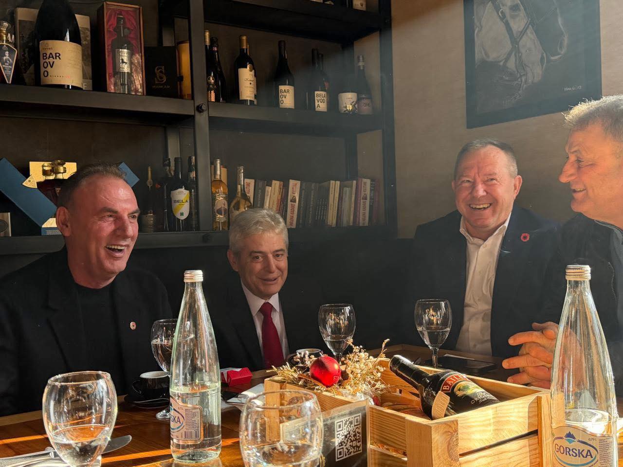 Protesta në Shkup i bën bashkë Limajn, Gucatin, Ahmetin dhe vëllanë e ish-presidentit Thaçi