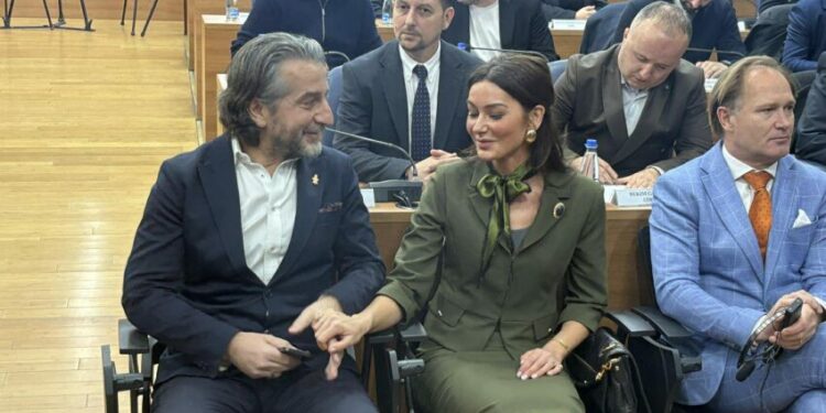 Me bashkëshorten pranë, Rama shkon në komunë për t’u betuar për mandatin e dytë