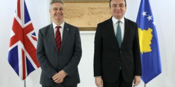 Hargreaves te Kurti me qëndrime: “Fushatë e qetë”, “formim i shpejtë i qeverisë”, “integrim i pakicave”, “progres në dialog”