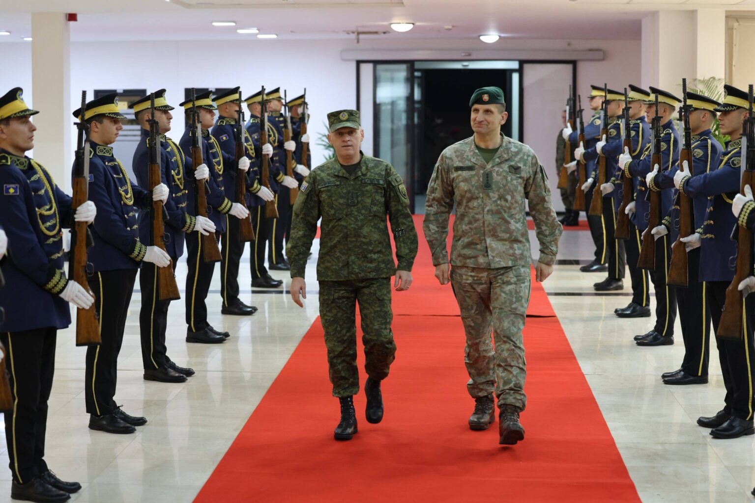 Komandanti i FSK-së e pret në takimin shefin e mbrojtjes së Lituanisë, flasin për situatën e sigurisë