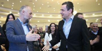 Kurti e Peci takohen me mjekë e zejtarë: Do të ndërtohet spitali i ri i Mitrovicës dhe do të investohen 50 milionë euro vetëm për zbulimin e pasurive nëntokësore