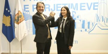 “Thojnë po të dojka burri”, “po shihet që je përtëri”, batutat e Përparim Ramës në takim me Dafina Zeqirin