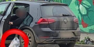 Mërgimtari hodhi mbeturinat nga vetura midis rrugës, gjobitet nga Policia