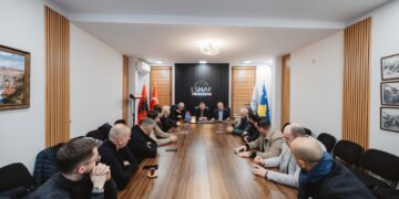 Bedri Hamza me përfaqësuesit e bizneseve në Prizren: Lehtësira fiskale dhe qasje më e mirë në kredi