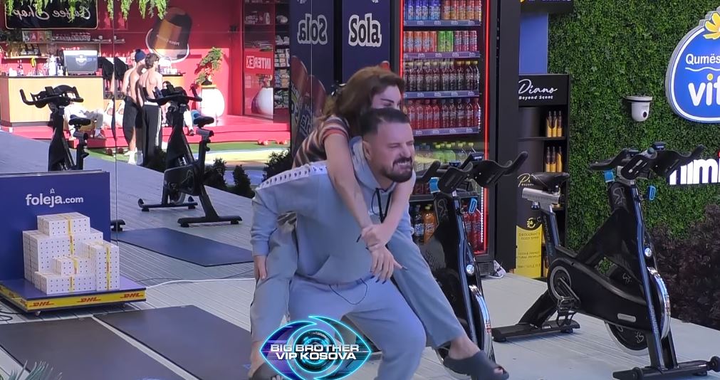 Bia dhe Labi ushtrojnë bashkë, momente afërsie mes tyre (VIDEO)