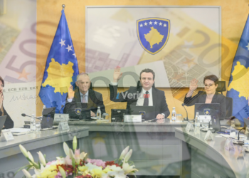 Ekskluzive: Qeveria Kurti pritet të ekzekutojë para zgjedhjeve pagën e 13-të për punonjësit e shtetit