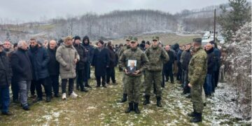 I jepet lamtumira e fundit babit të Calit, varroset pa praninë e djalit