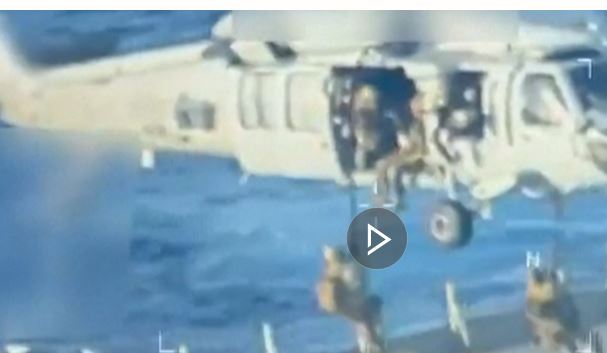 Si në filma, pamje kur ushtria amerikane sekuestron një anije cisternë në brigjet e Venezuelës