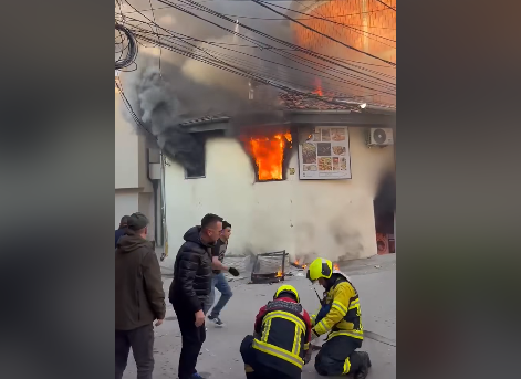 E rëndë: Publikohen pamje nga djegia e shtëpisë në Prizren ku humbi jetën një foshnjë