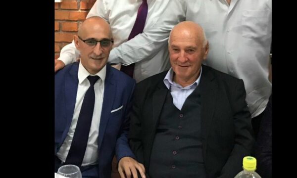 Mbesa e Salih Mustafës emocionon për vdekjen e gjyshit: Afër kishe fëmijët e tu; Gencin, Benin e Dritën, por jo Calin