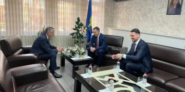 Bedri Hamza ia dorëzon detyrën Faton Pecit