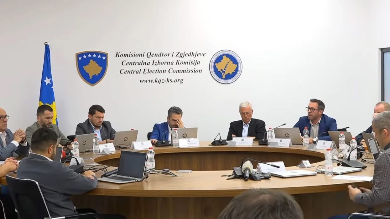 LAJMI I FUNDIT | Kërkohet shtyrja e afateve për votimin me postë për zgjedhjet e 28 dhjetorit, VV-ja kundërshton