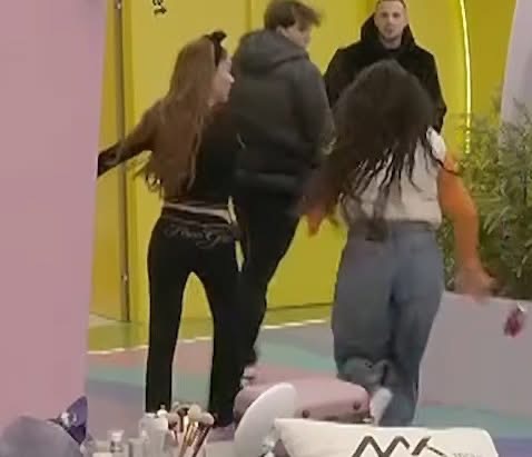 ‘Eskalon’ situata në Big, Alba e tërheq ‘zvarrë’ Bia Khalifan/Pamje