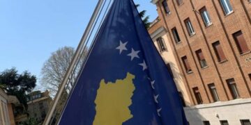 Ambasada e Kosovës në Paris do t’i ndërpres shërbimet konsullore për mbi 2 javë, del me njoftim