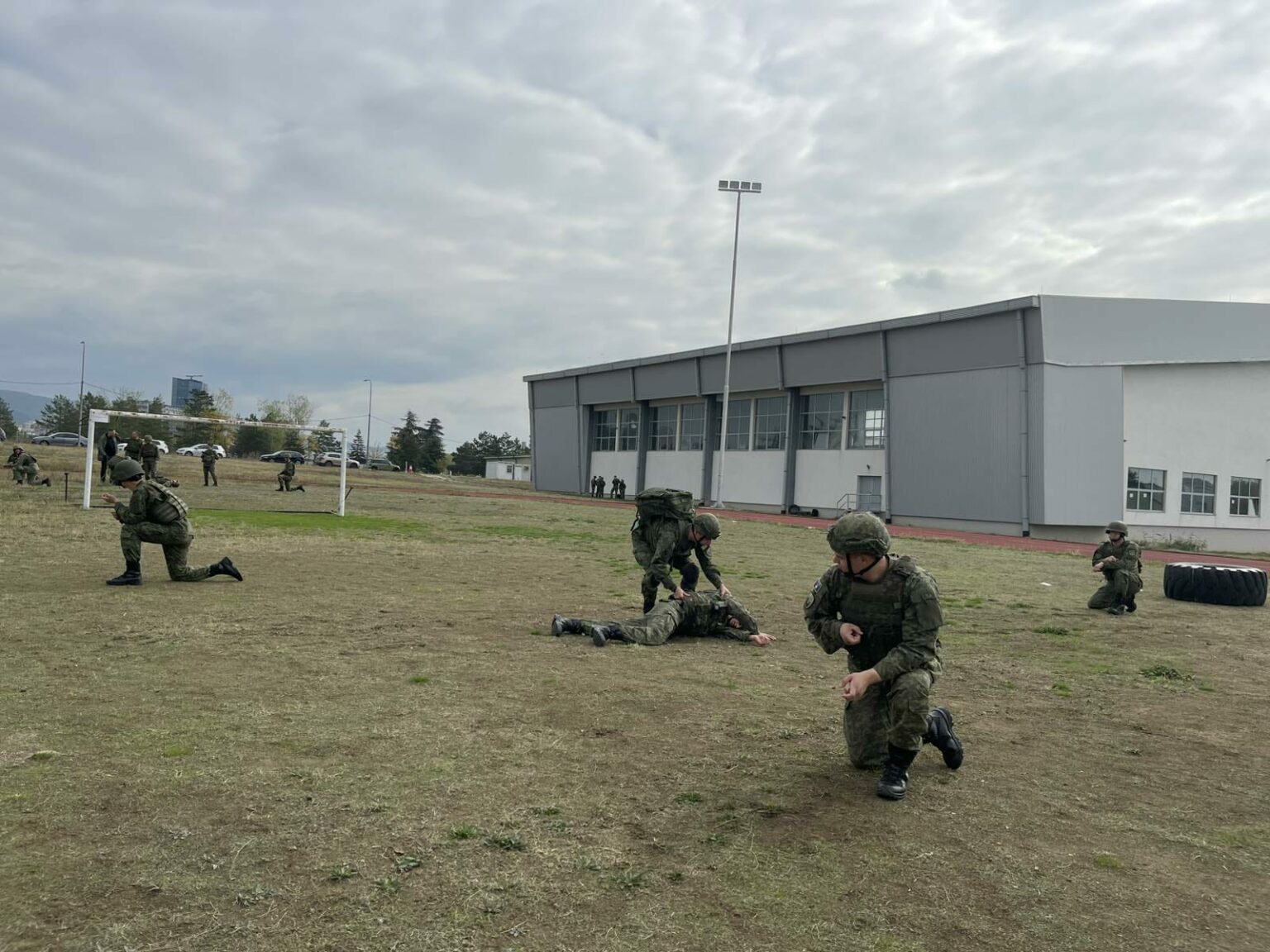 Pjesëtarë të komandës së Forcave Tokësore të FSK’së kryejnë kursin “Medik luftarak”, pamje