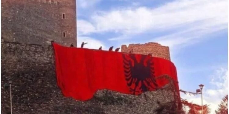 “Shvercerat” mbështesin protestën e 13 dhjetorit në Shkup: Lufta e UÇK-së ka qenë luftë e drejtë dhe për liri