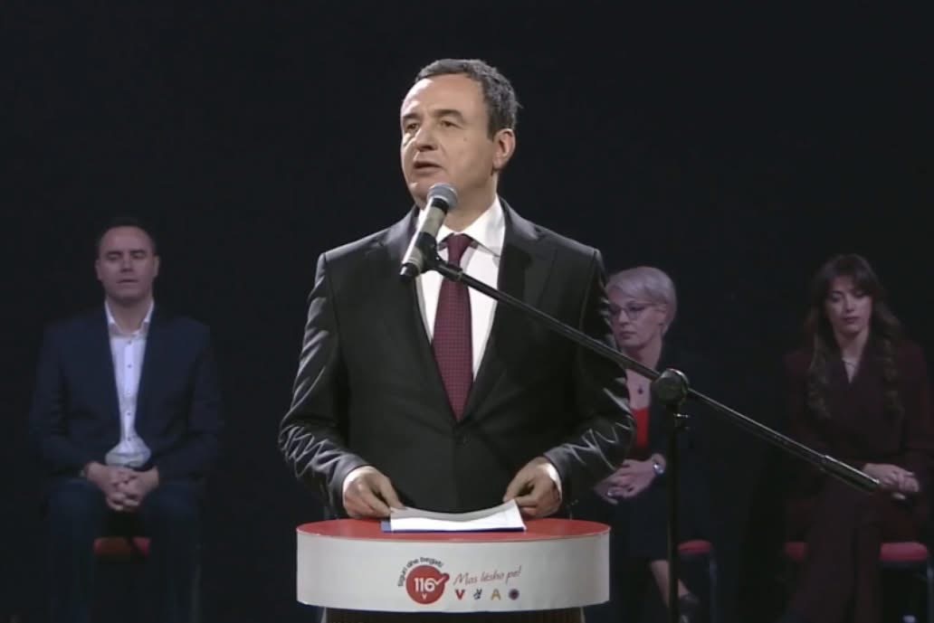 Tjetërsim apo “makijazh” për fushatë: Kurti fjalëbutë, pa sulme, prezanton listën e VV-së